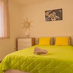 Cozy 1-bedroom 5 Min From The Apartmán Varna