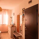 Cozy 1-bedroom 5 Min From The Apartmán *