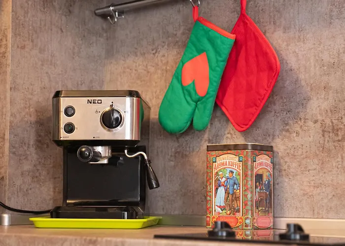 Cozy 1-bedroom 5 Min From The דירה