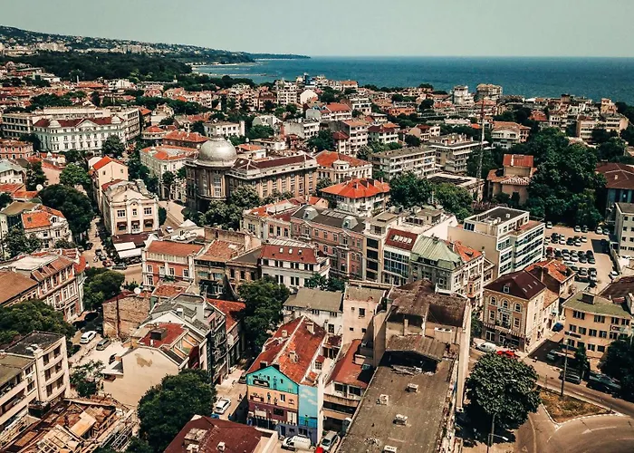 Cozy 1-bedroom 5 Min From The דירה *