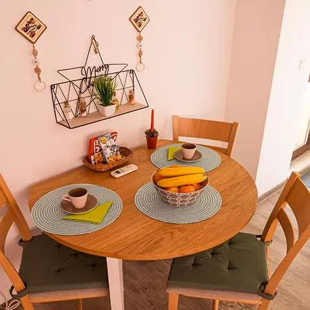 Apartament Cozy 1-bedroom 5 Min From The *