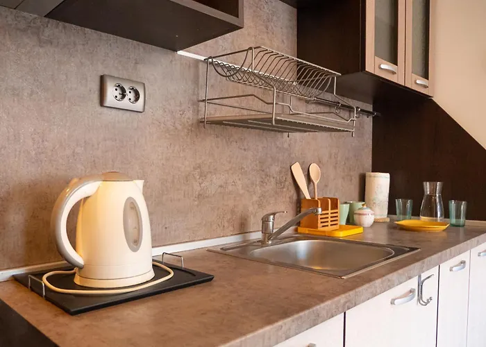 Cozy 1-bedroom 5 Min From The *